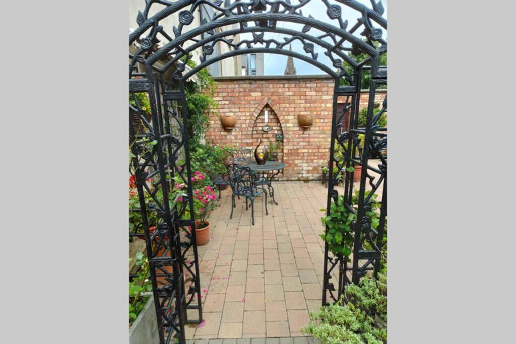 Bt 9 Granny Flat & Walled Garden *