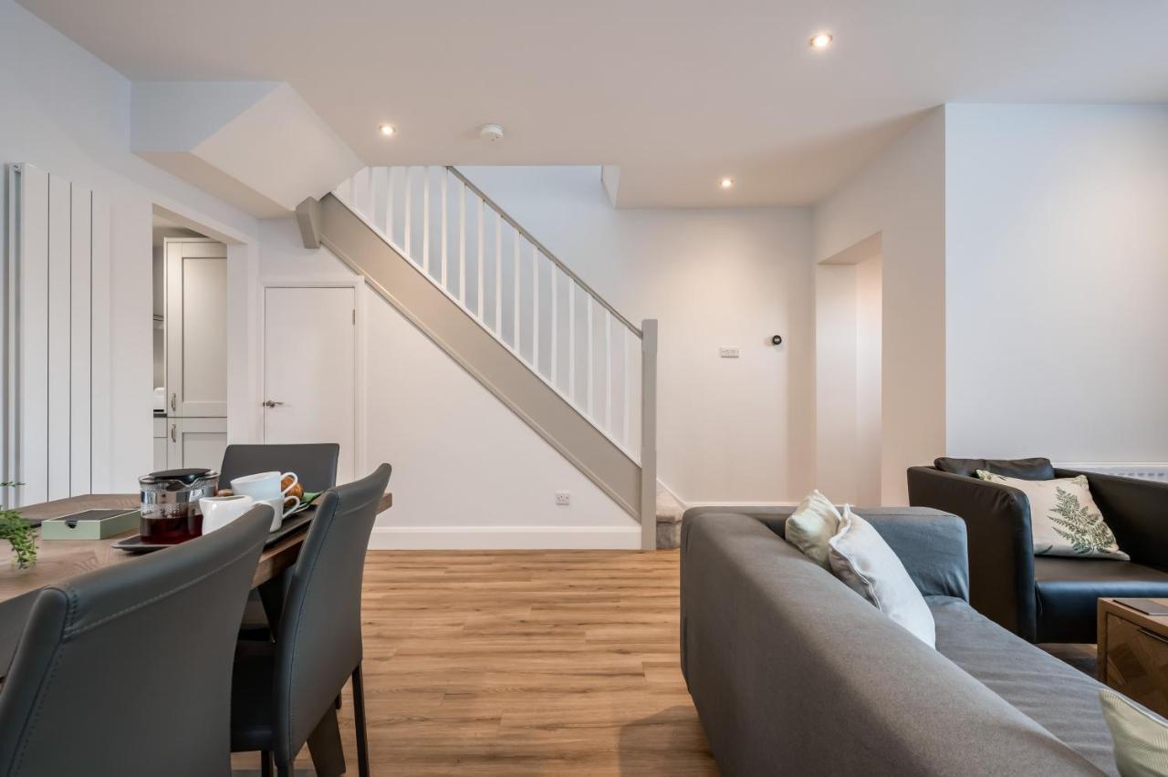 Windsor Drive Townhouse Apartment *