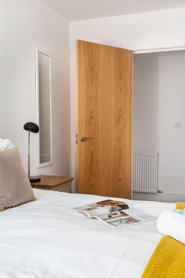 Apartment Modern Luxury Apartment, Sleeps 6, Location