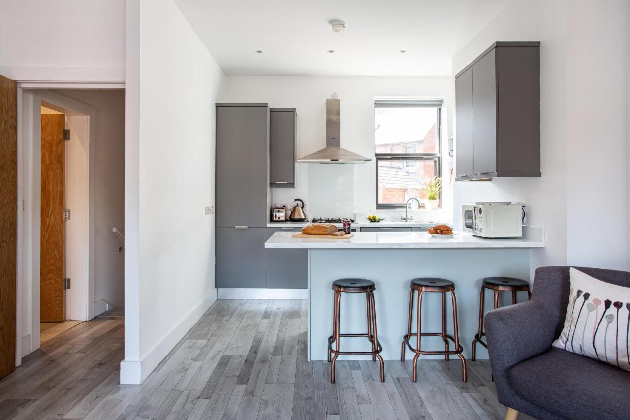 Apartment Modern Luxury Apartment, Sleeps 6, Location *