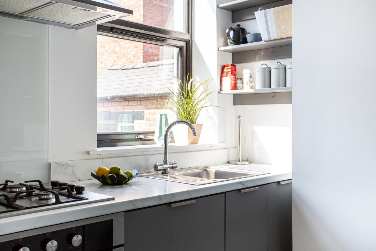 Modern Luxury Apartment, Sleeps 6, Location * Belfast