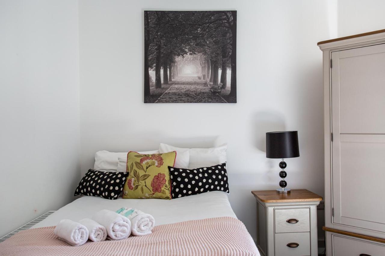 Modern Luxury Apartment, Sleeps 6, Location * Belfast