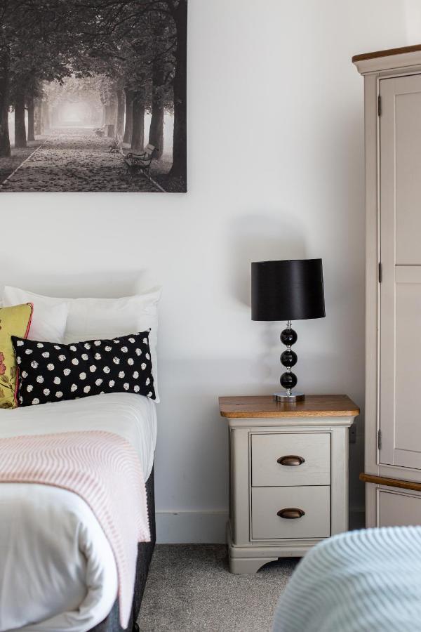 Modern Luxury Apartment, Sleeps 6, Location * Belfast