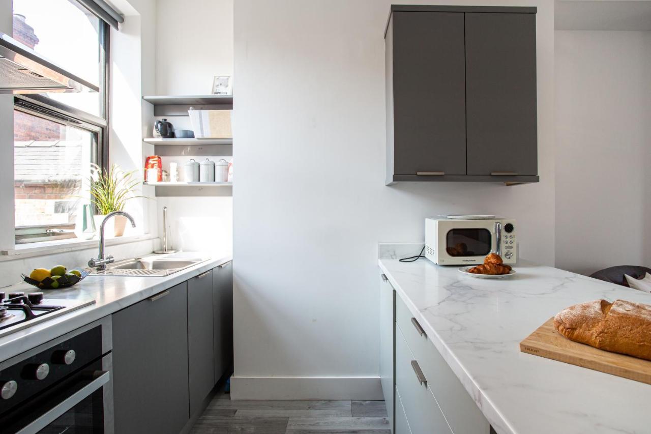 Apartment Modern Luxury Apartment, Sleeps 6, Location