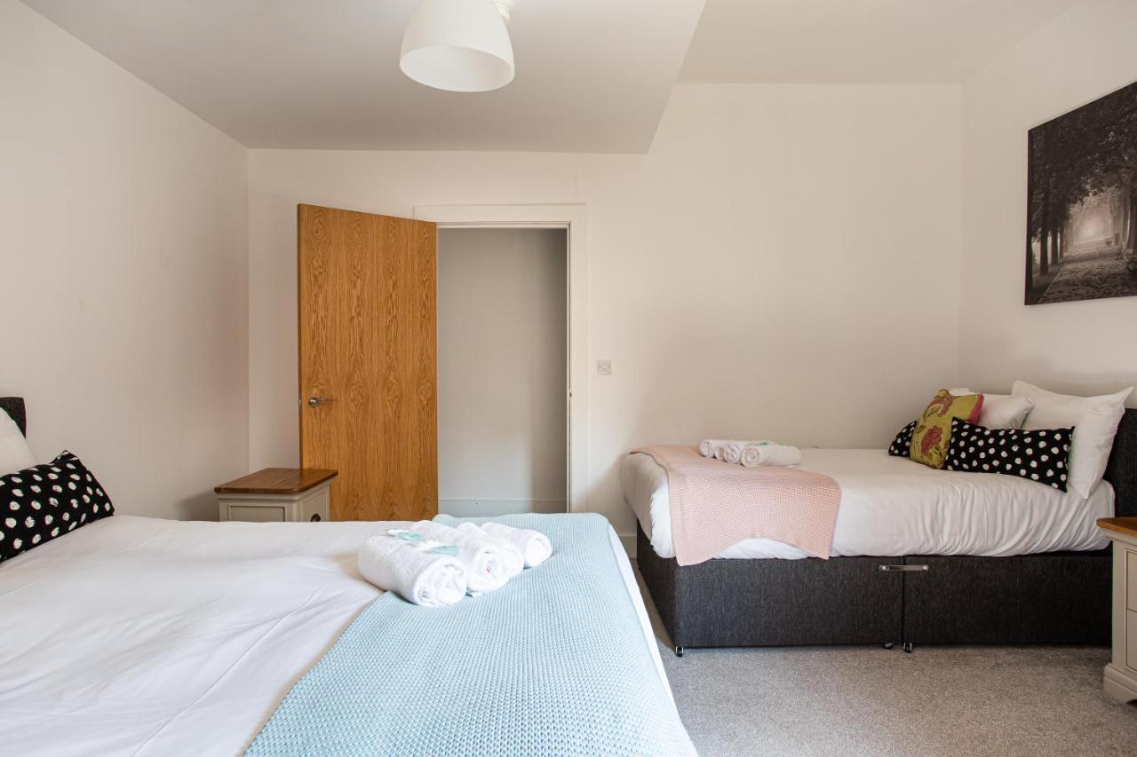 Apartment Modern Luxury Apartment, Sleeps 6, Location