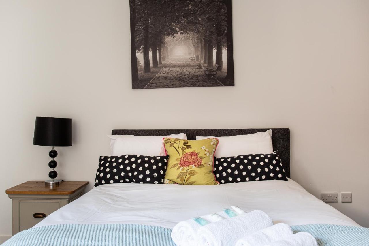 Apartment Modern Luxury Apartment, Sleeps 6, Location Belfast