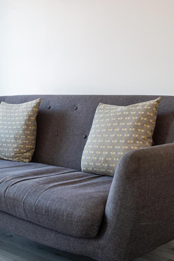 Modern Luxury Apartment, Sleeps 6, Location *