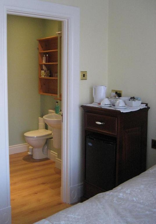 Avenue House 3*