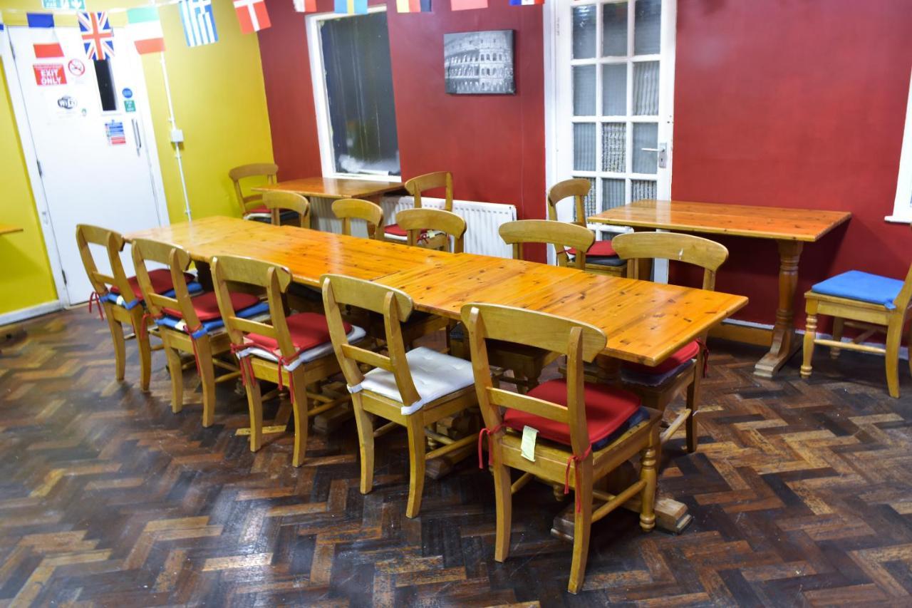 Paddy's Palace Hostel *