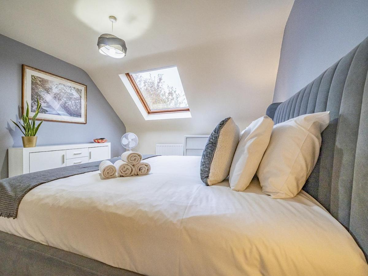 Holiday home Pass The Keys Fab Townhouse Near Queens With Huge Tv & Recliners