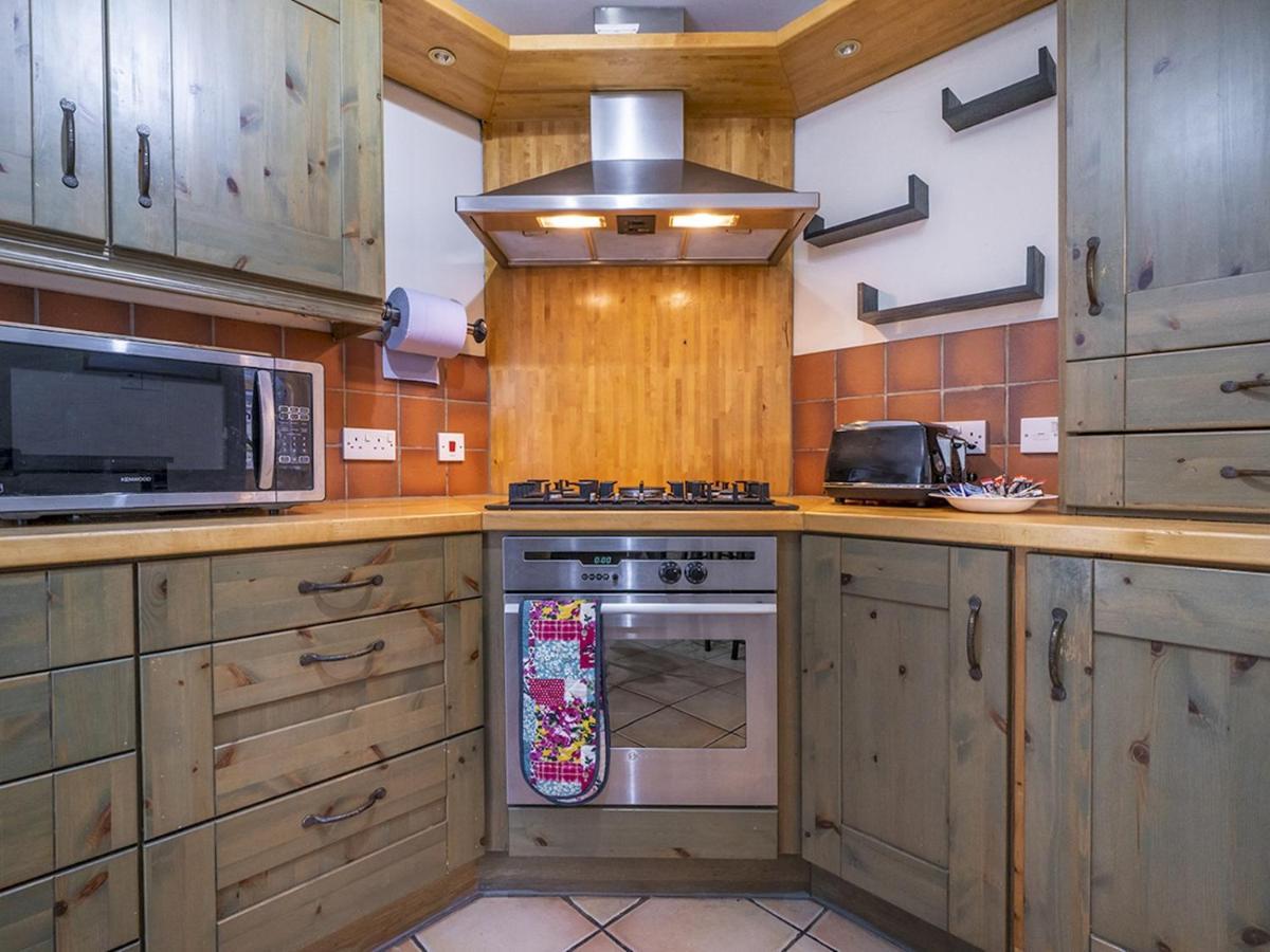 Holiday home Pass The Keys Fab Townhouse Near Queens With Huge Tv & Recliners *