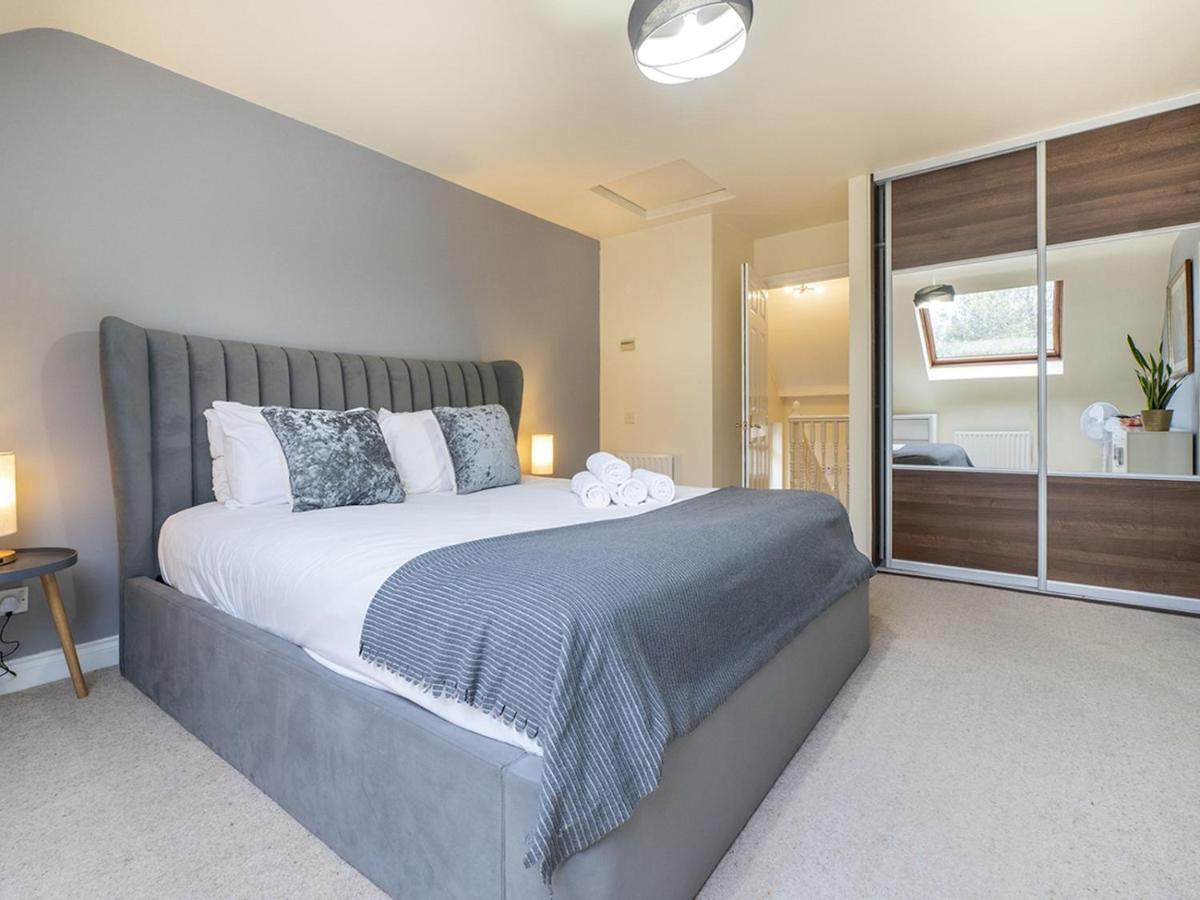 Pass The Keys Fab Townhouse Near Queens With Huge Tv & Recliners Holiday home Belfast