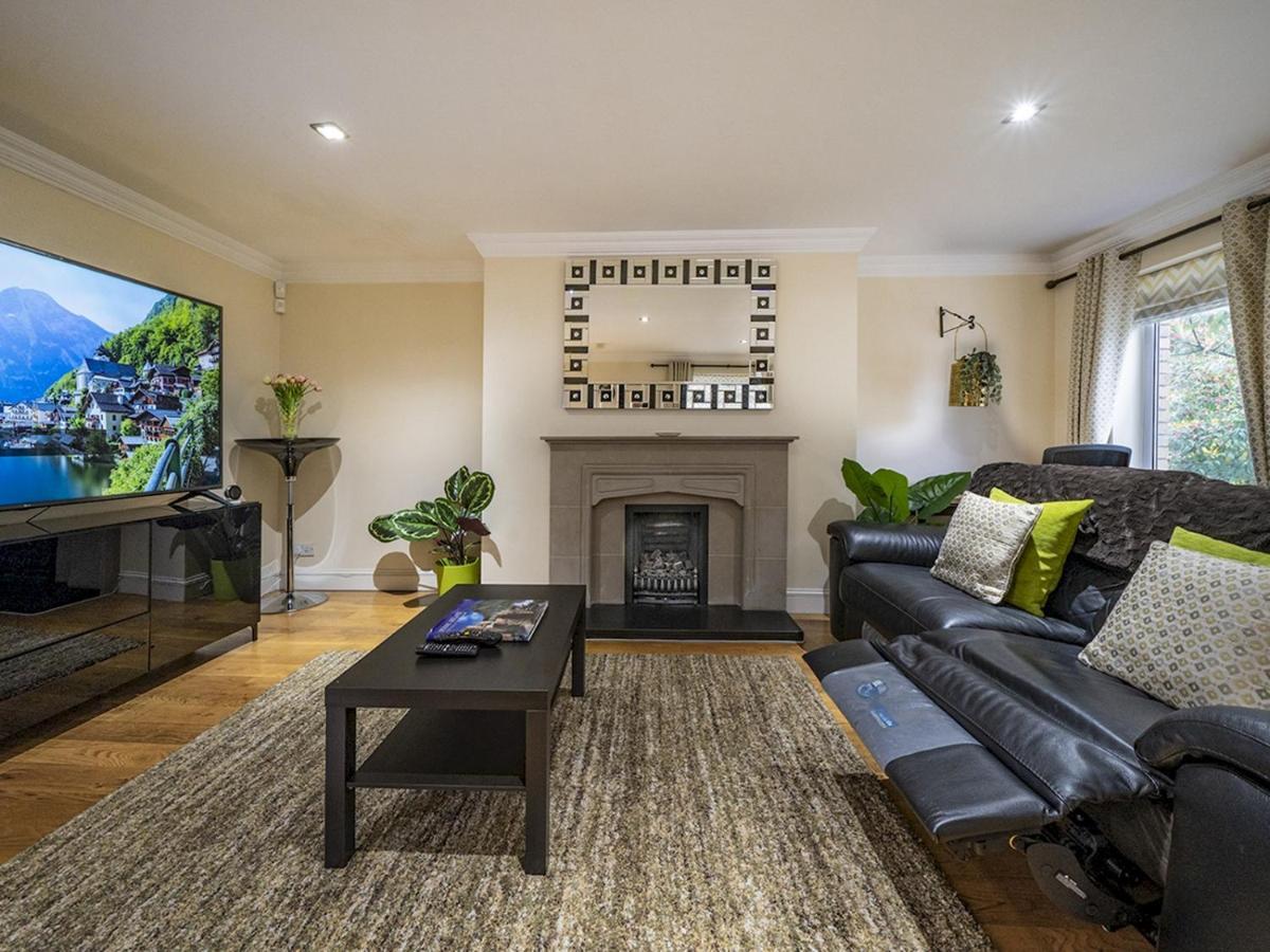 Pass The Keys Fab Townhouse Near Queens With Huge Tv & Recliners Belfast