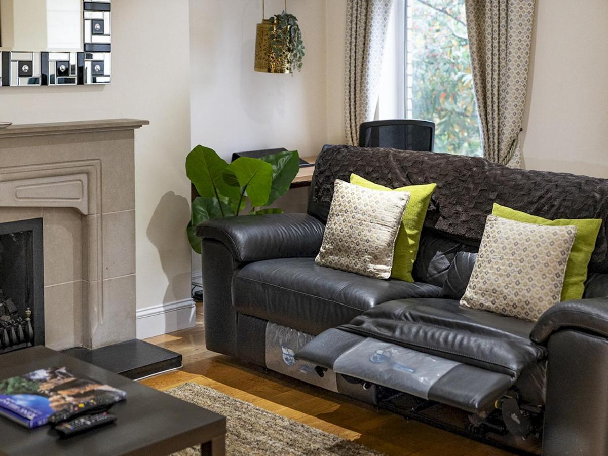 Pass The Keys Fab Townhouse Near Queens With Huge Tv & Recliners Belfast