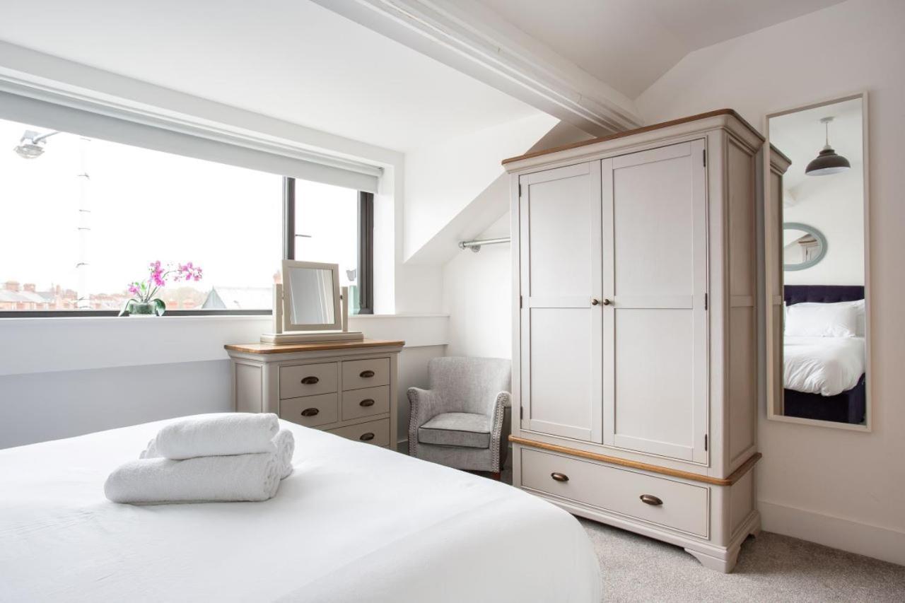 Fabulous Penthouse, Brilliant Location, Sleeps 6! Belfast