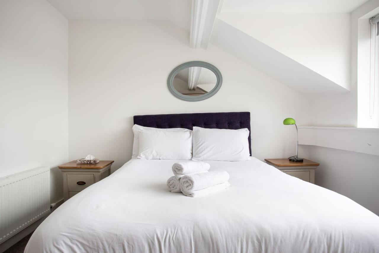 Fabulous Penthouse, Brilliant Location, Sleeps 6! * Belfast