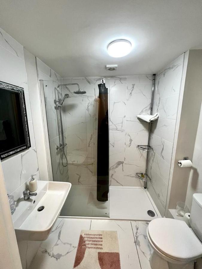Apartment Lovely 2- Bedroom In Belfast
