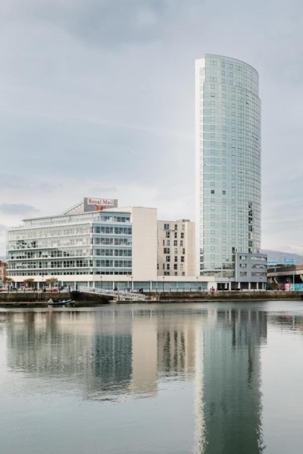 Best City Views, Sleeps 6, Fabulous Interiors Apartment Belfast