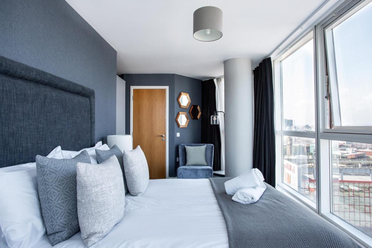 Best City Views, Sleeps 6, Fabulous Interiors Apartment *