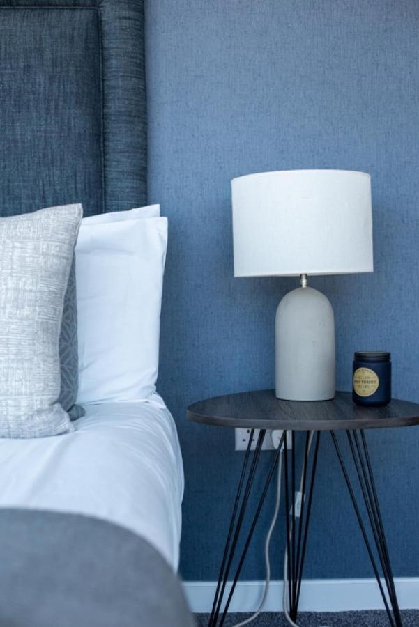 Best City Views, Sleeps 6, Fabulous Interiors Apartment Belfast