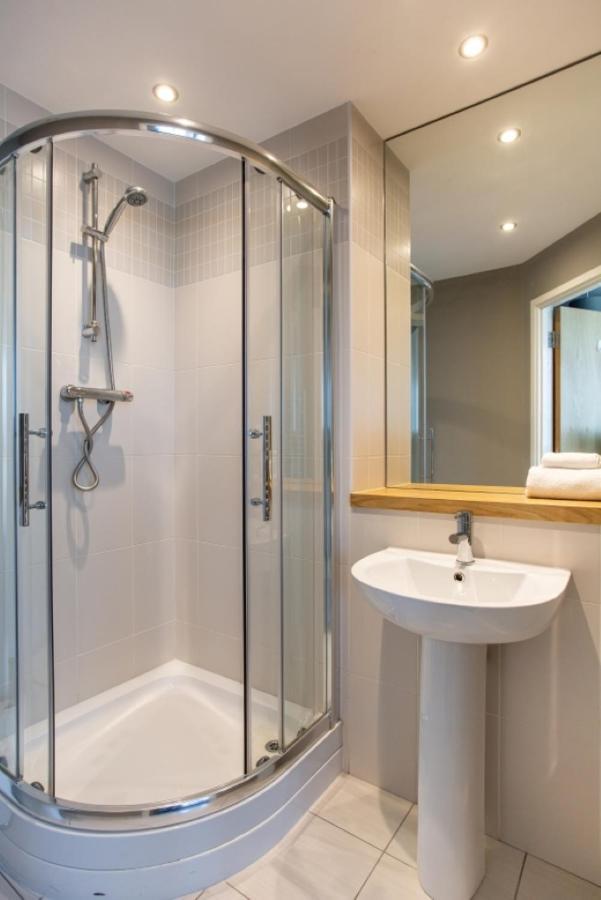 Best City Views, Sleeps 6, Fabulous Interiors Apartment Belfast