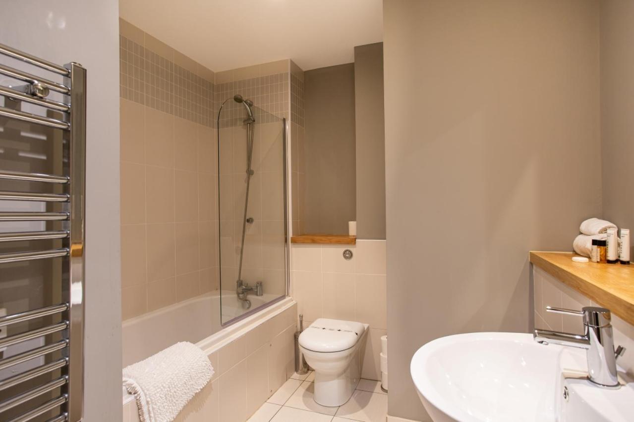 Best City Views, Sleeps 6, Fabulous Interiors Apartment *