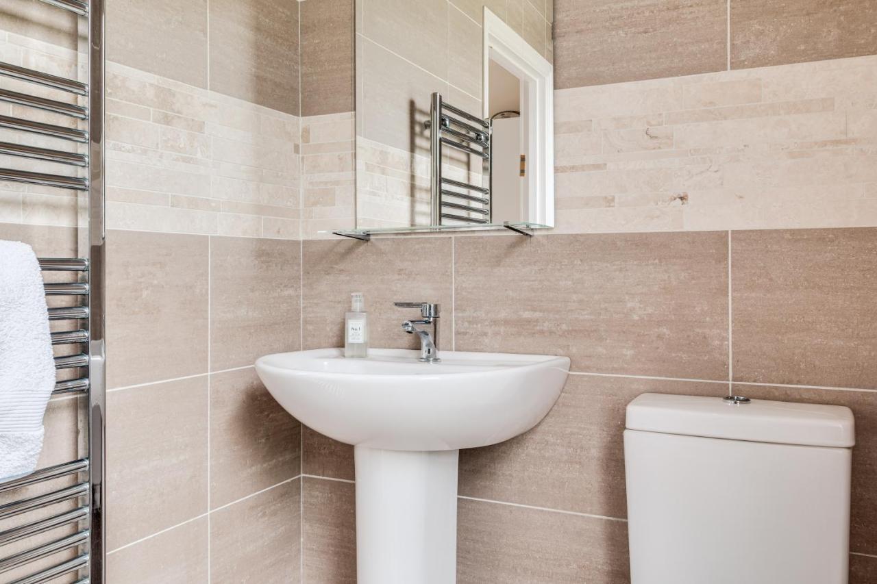 Homestay Modern, Luxury Suites With Private Bathrooms Close To Centre Belfast