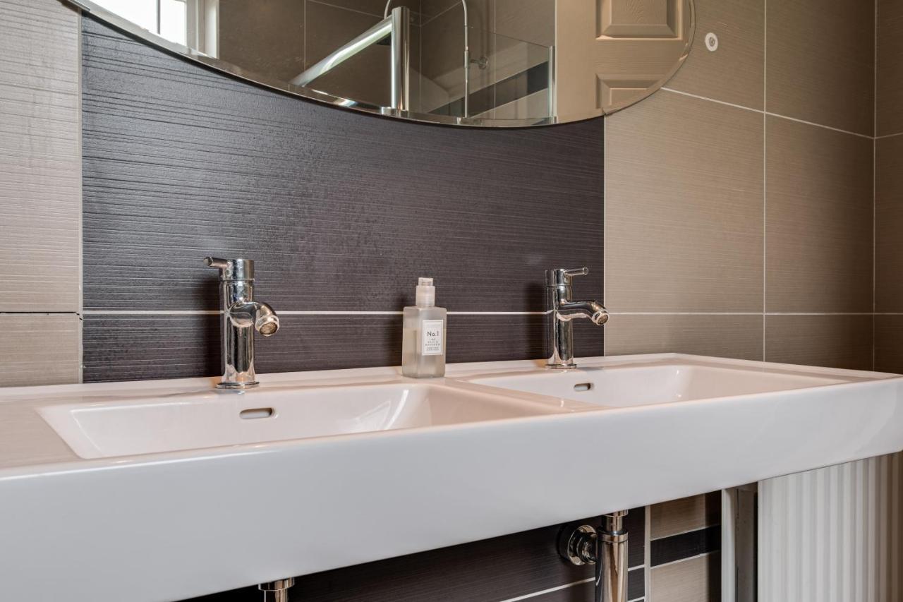 Homestay Modern, Luxury Suites With Private Bathrooms Close To Centre