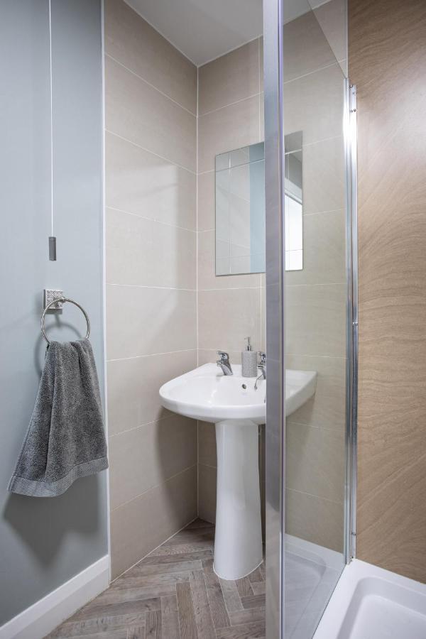 New Lisburn Road - Free Parking Apartment *