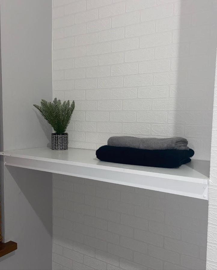 Broadway Belfast! Location! Sleeps 6!