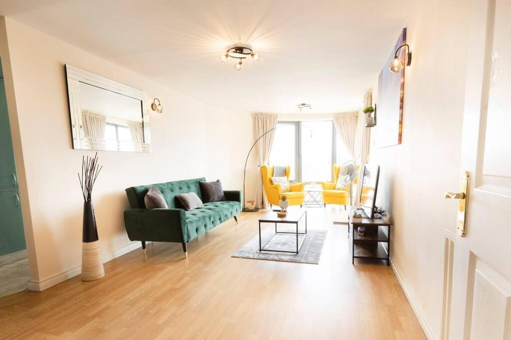 Stunning Views And Side-belfast City-2 Bedroom-5 Guests-wifi & Parking Belfast