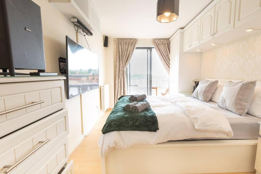 Apartment Stunning Views And Side-belfast City-2 Bedroom-5 Guests-wifi & Parking