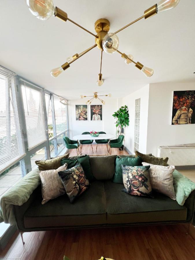 Luxury Apartment *