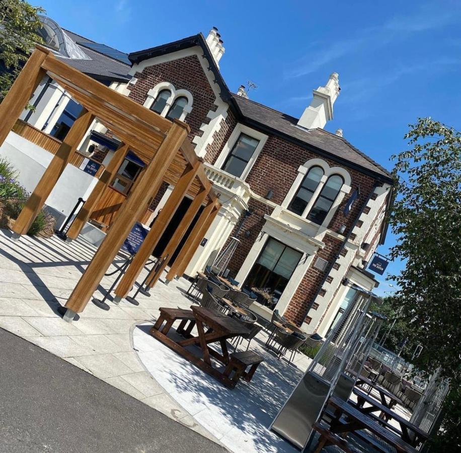 New Lisburn Road - Free Parking