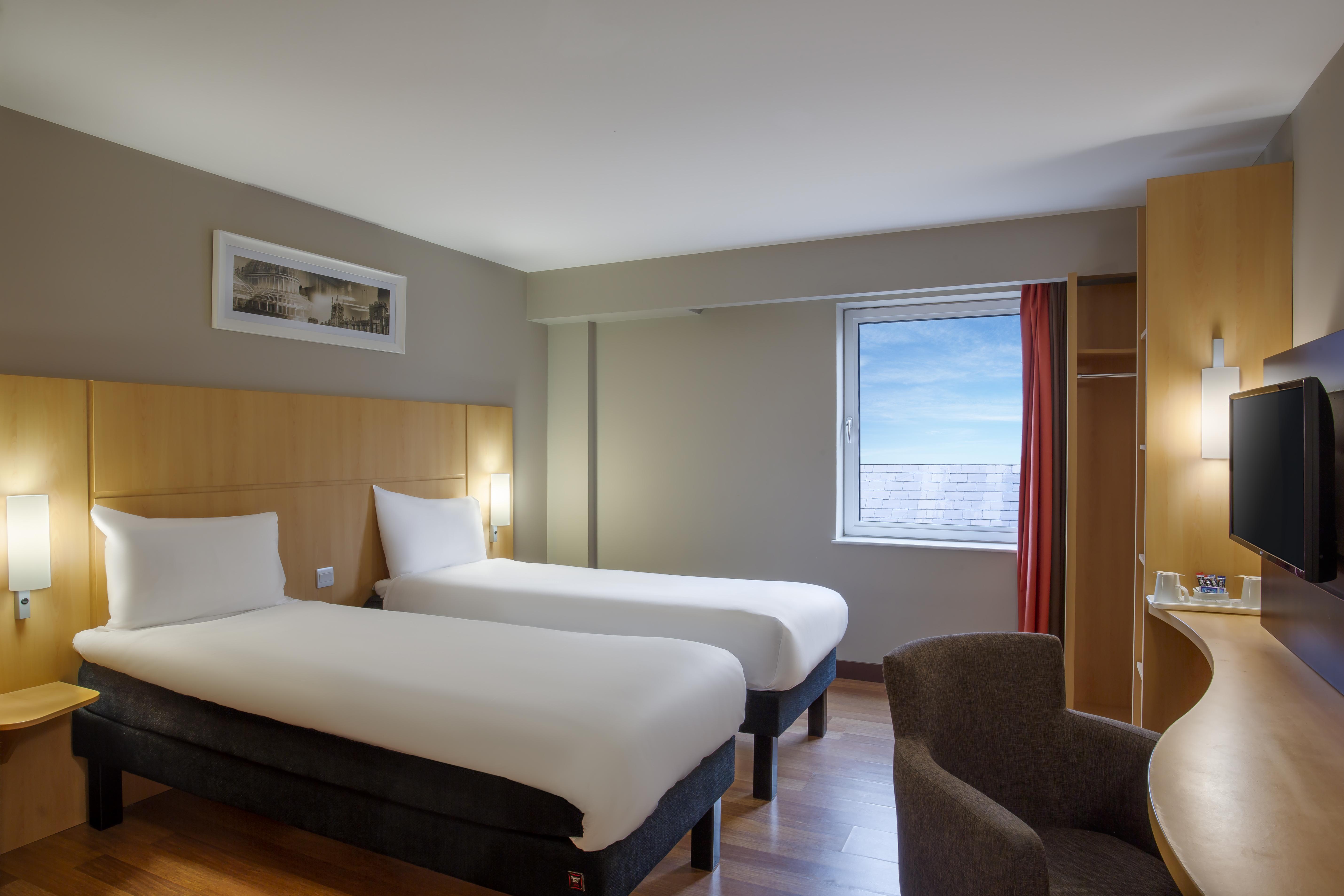 Ibis Queens Quarter Hotel 3*