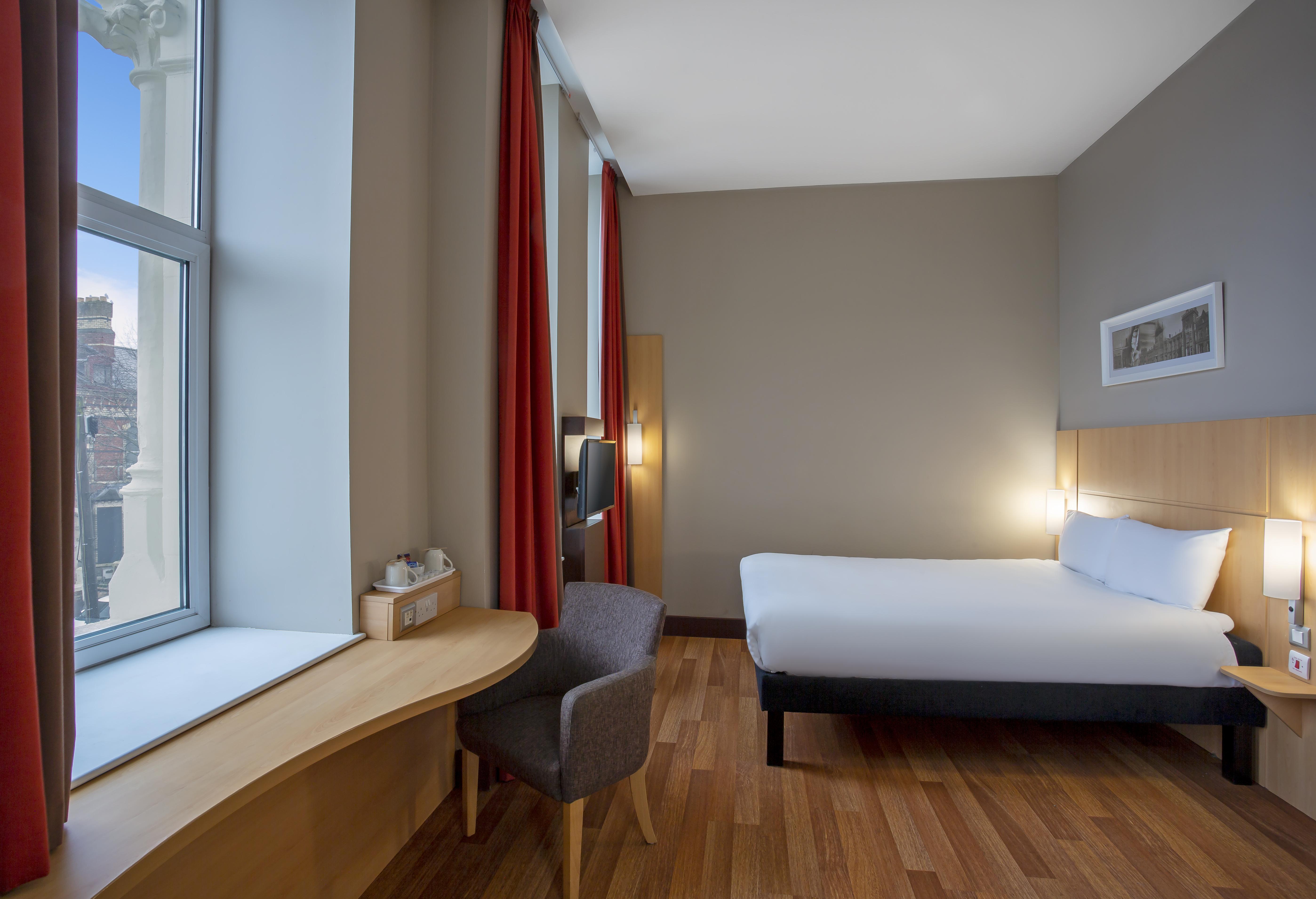 Hotel Ibis Queens Quarter 3*