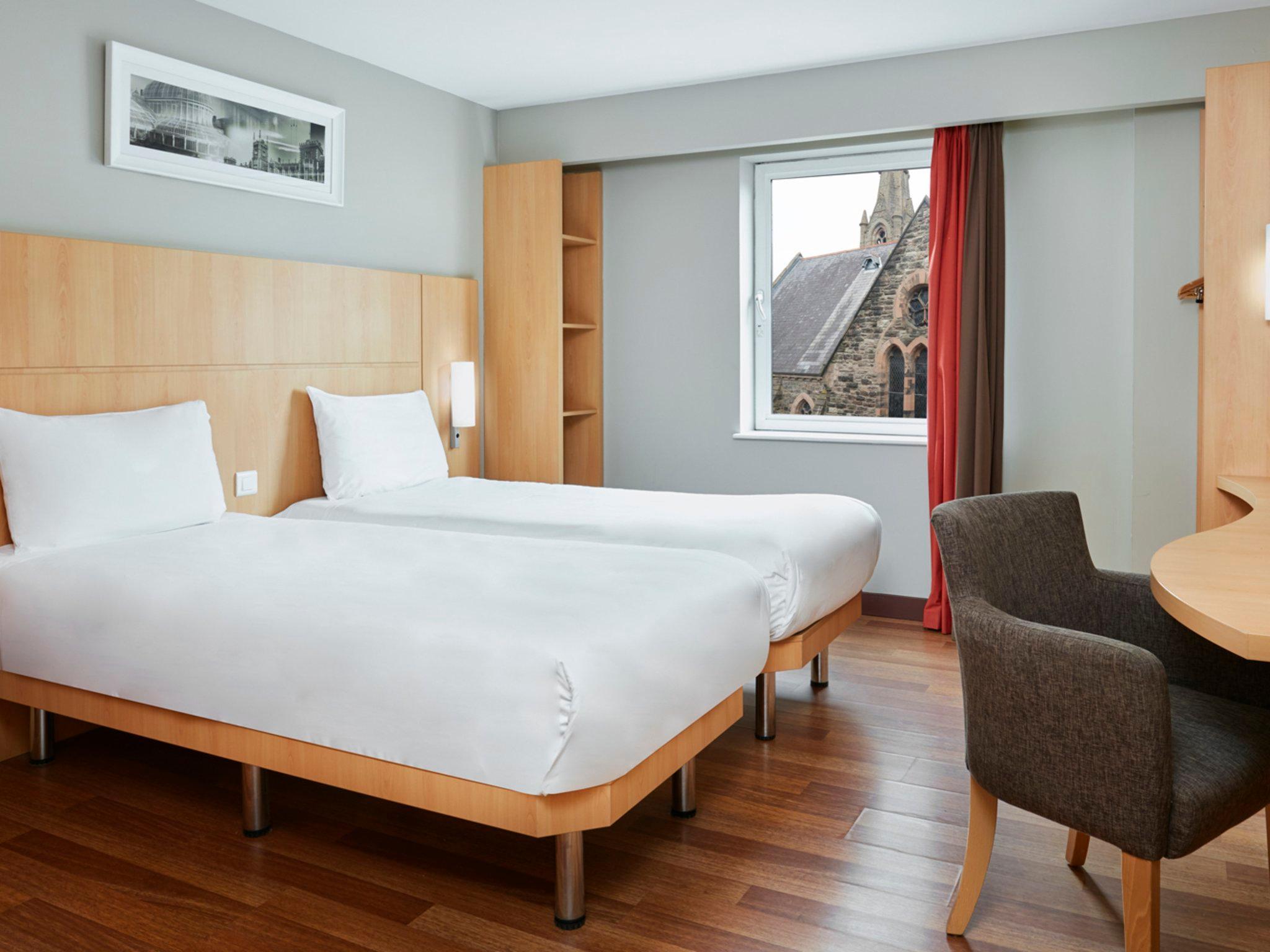 Hotel Ibis Queens Quarter 3*