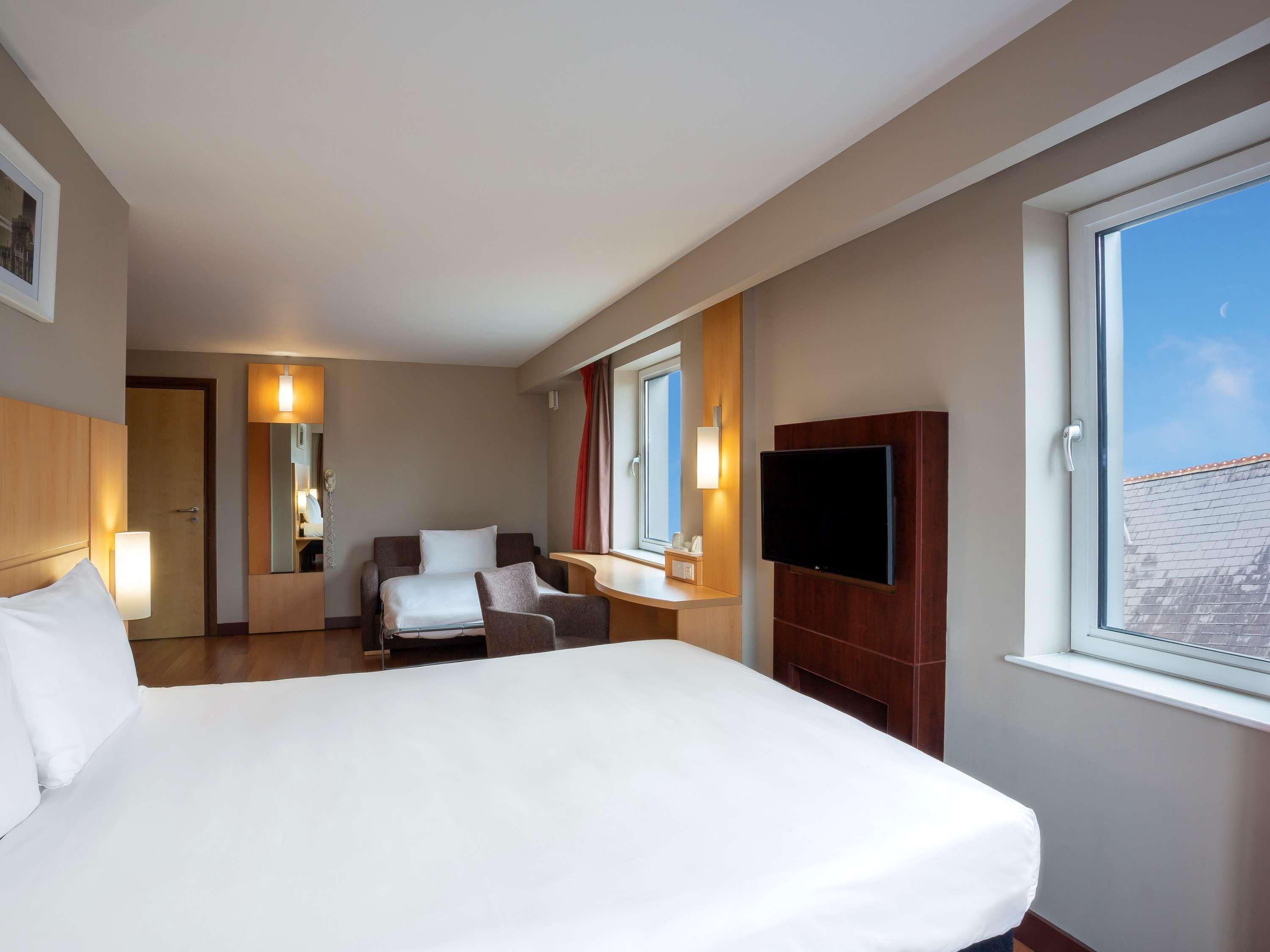 Ibis Queens Quarter Hotel 3*