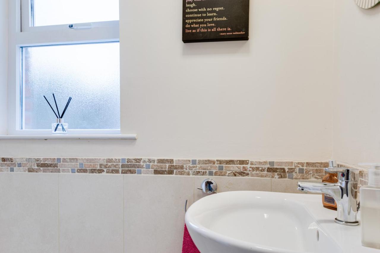 Modern, Luxury Suites With Private Bathrooms Close To Centre Homestay *