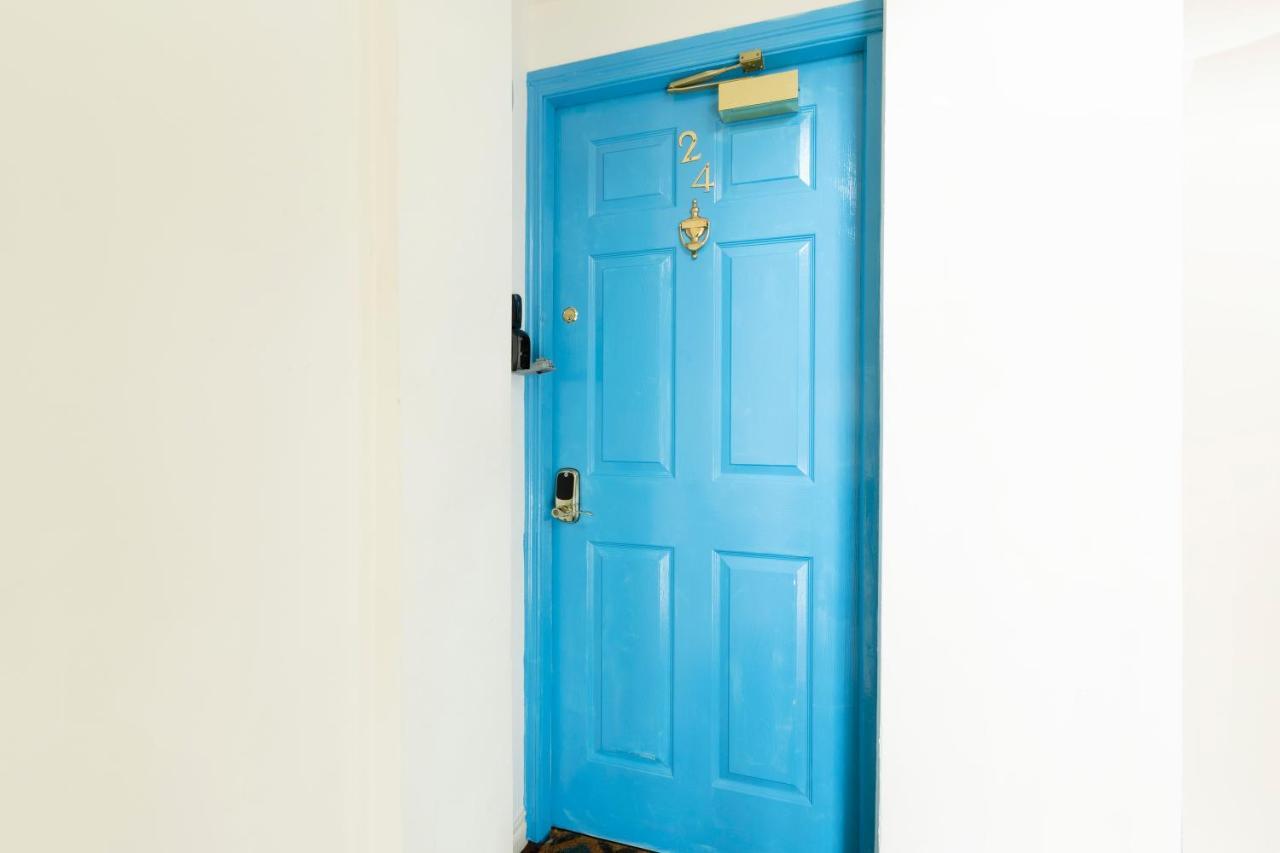 Apartment Stunning Views And Side-belfast City-2 Bedroom-5 Guests-wifi & Parking *