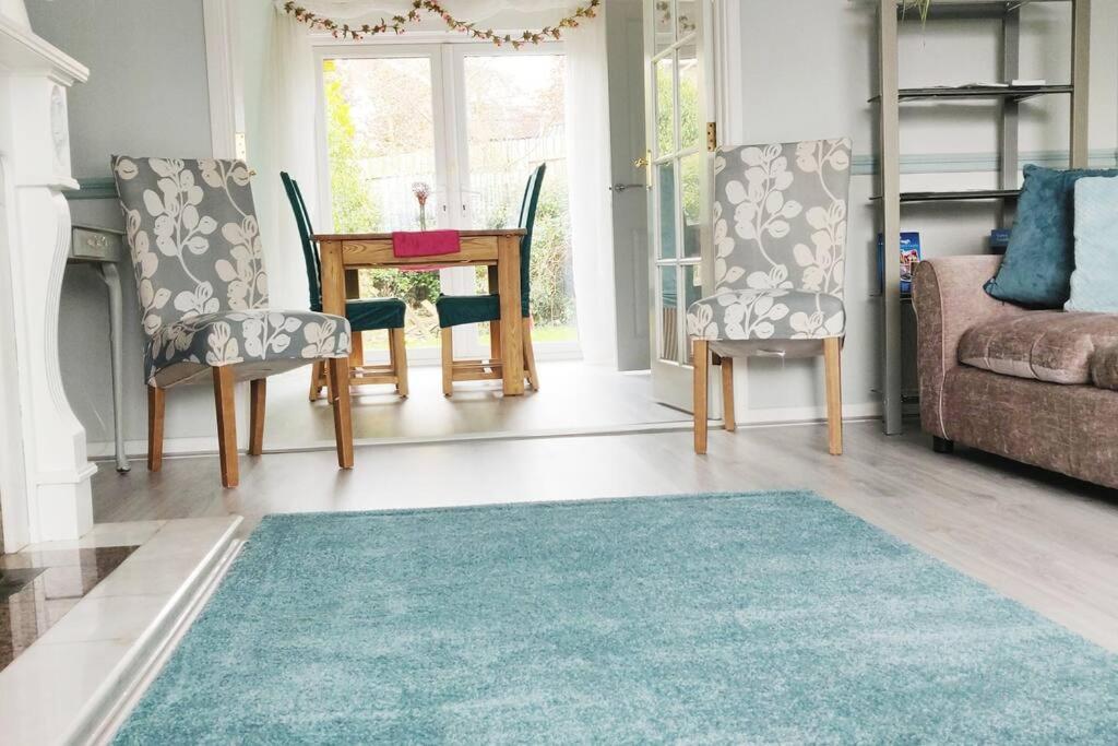Beautiful Shabby Chic 3 Bed, Garden, Smarttv, Wifi Holiday home *