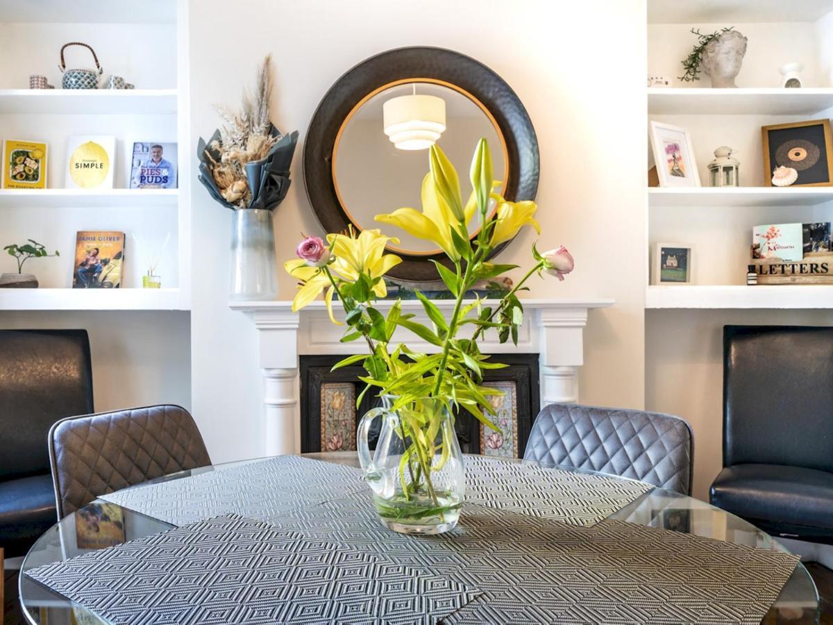 Pass The Keys Wonderful 3br Townhouse Top Location Cafes Holiday home