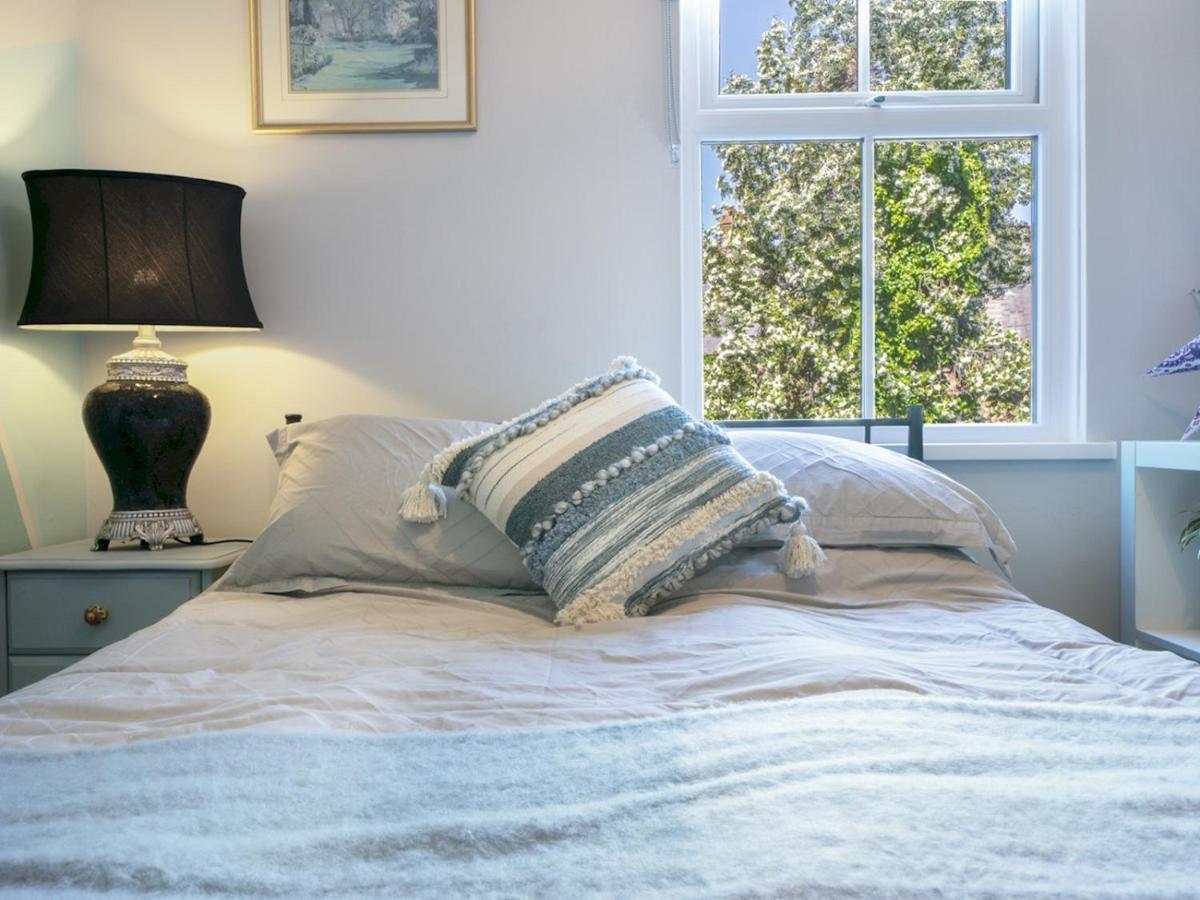 Pass The Keys Wonderful 3br Townhouse Top Location Cafes Holiday home
