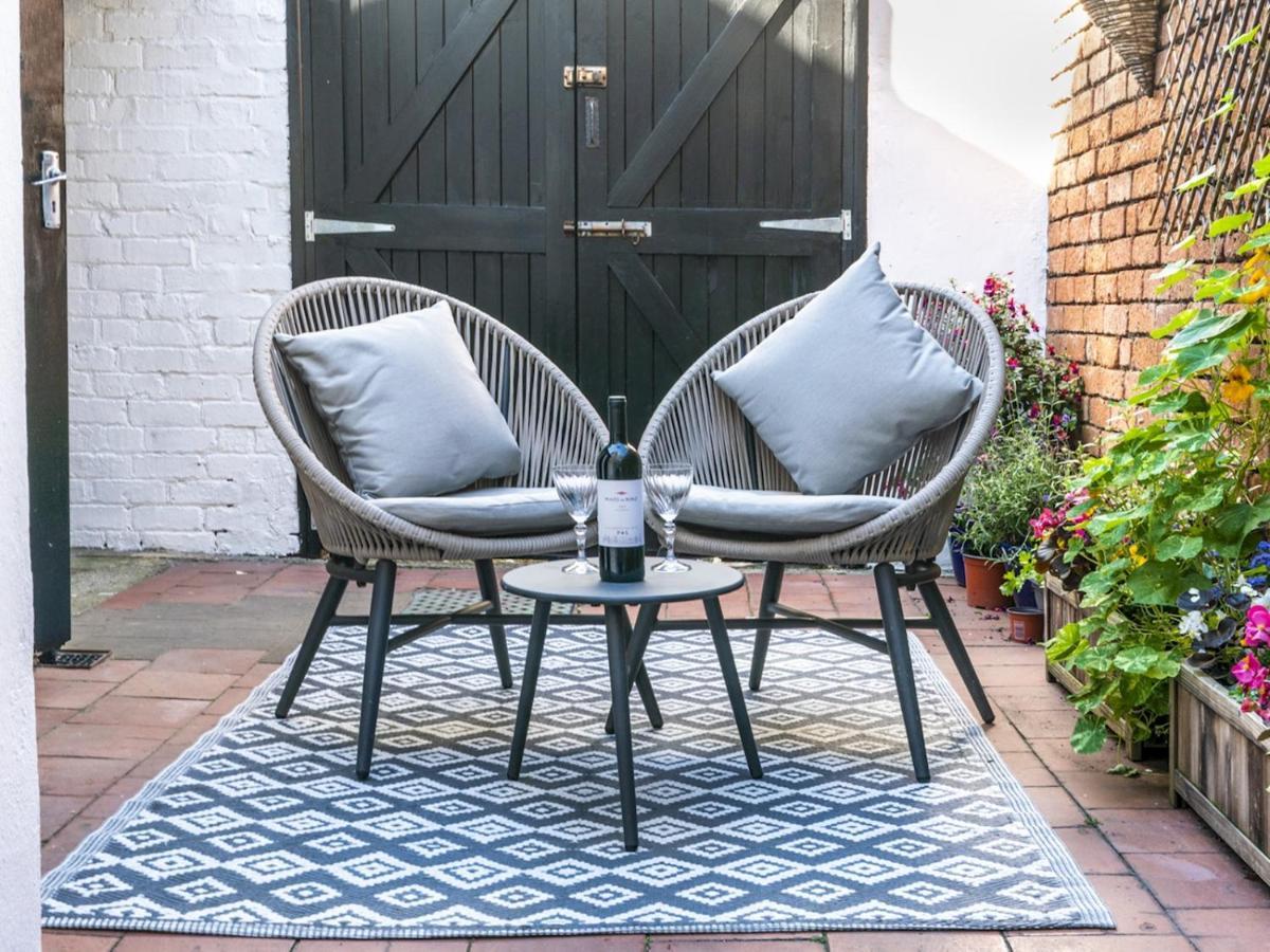 Pass The Keys Wonderful 3br Townhouse Top Location Cafes Holiday home
