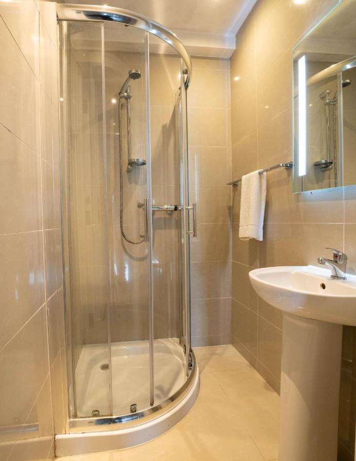 Family Sleeps 6 In Botanic Queens Area Apartment *
