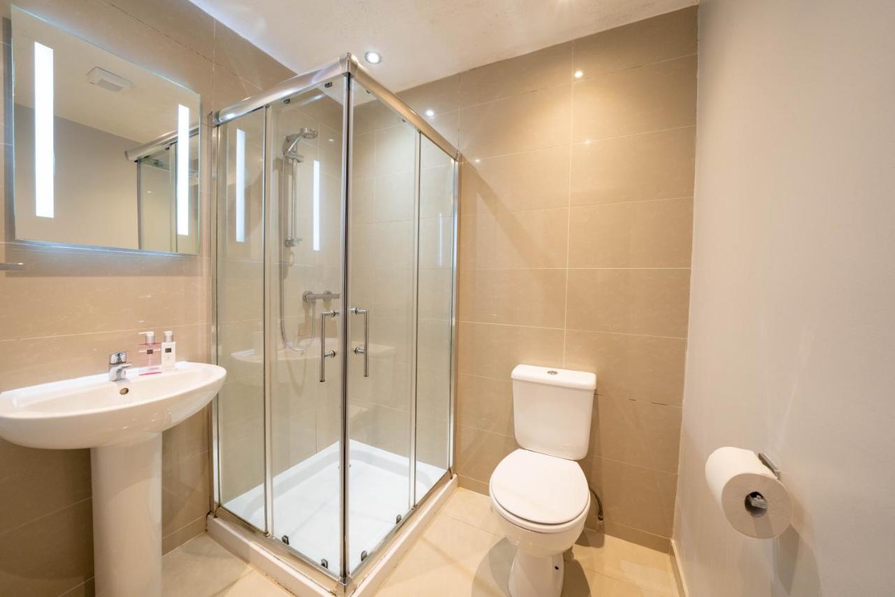 Family Sleeps 6 In Botanic Queens Area Belfast