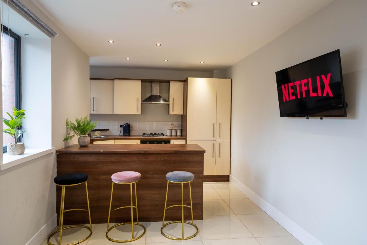 Family Sleeps 6 In Botanic Queens Area Belfast