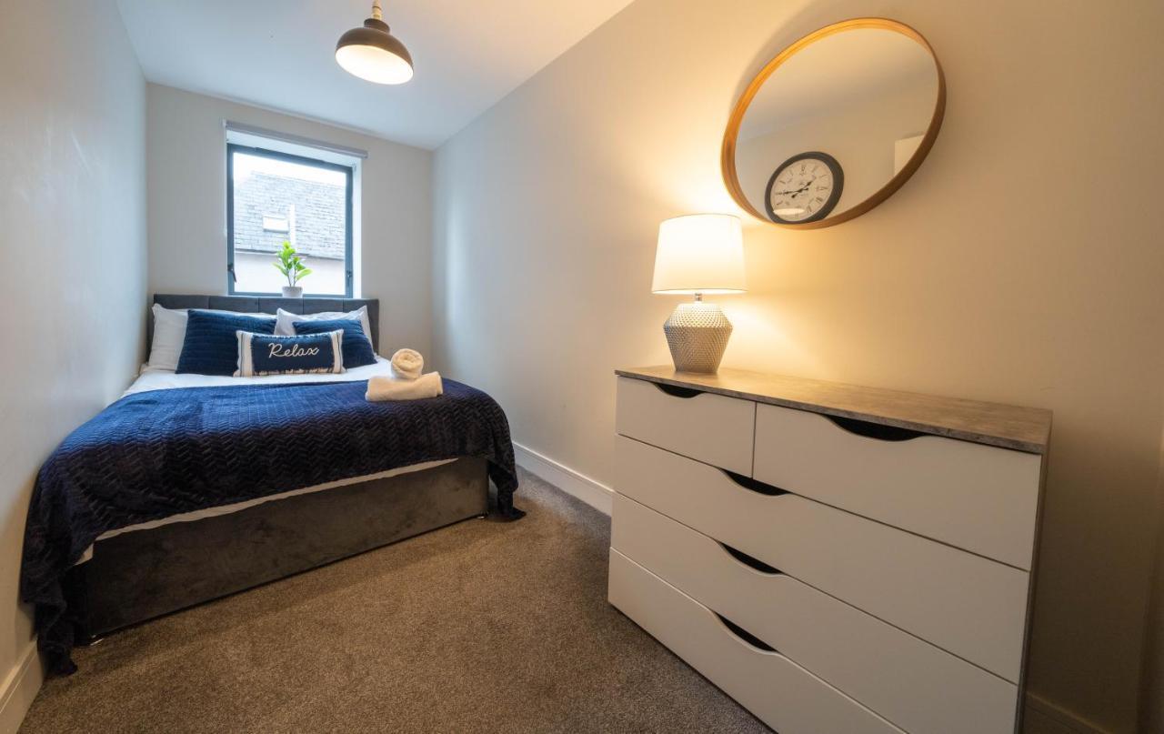 Family Sleeps 6 In Botanic Queens Area *