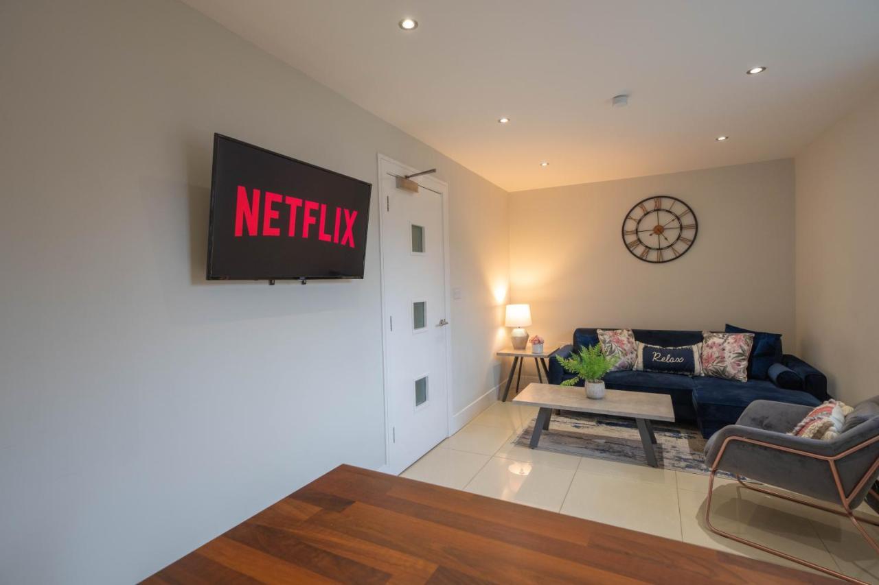 Family Sleeps 6 In Botanic Queens Area Apartment *