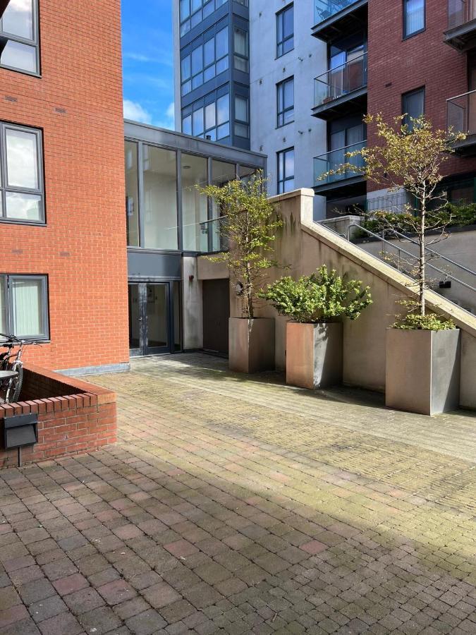 Princes Dock Street Only *